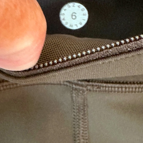 Lululemon - Picture 2 of 8